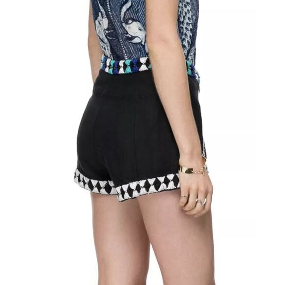 Free People F028P922 Black Petal Embellished Linen Shorts Size 2R MSRP $128 - Picture 3 of 9